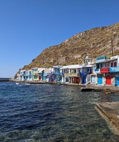 Maisons de pêcheurs colorées au bord de l'eau - Klima - Milos, Cyclades