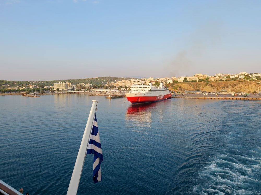 Veerboot in de haven van Rafina - Griekenland