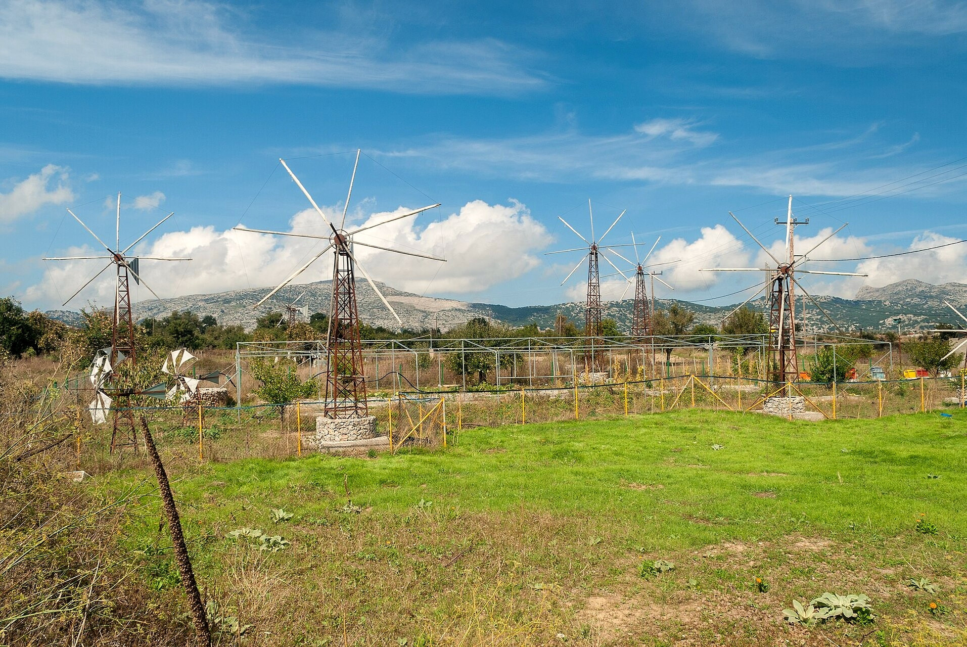 Windmolens op de Lassithi-hoogvlakte - Kreta - Griekenland © Mihael Grmek / Wikimedia (CC BY-SA 4.0)