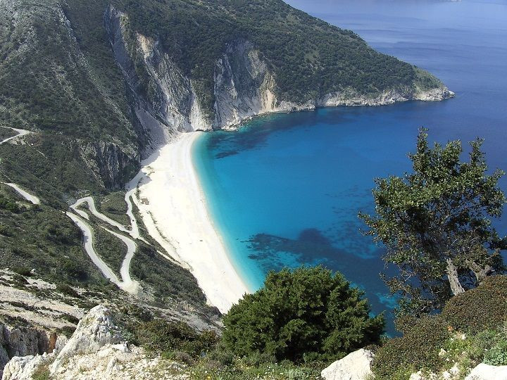 Plage de Myrtos vue d'en haut - île de Céphalonie - Grèce