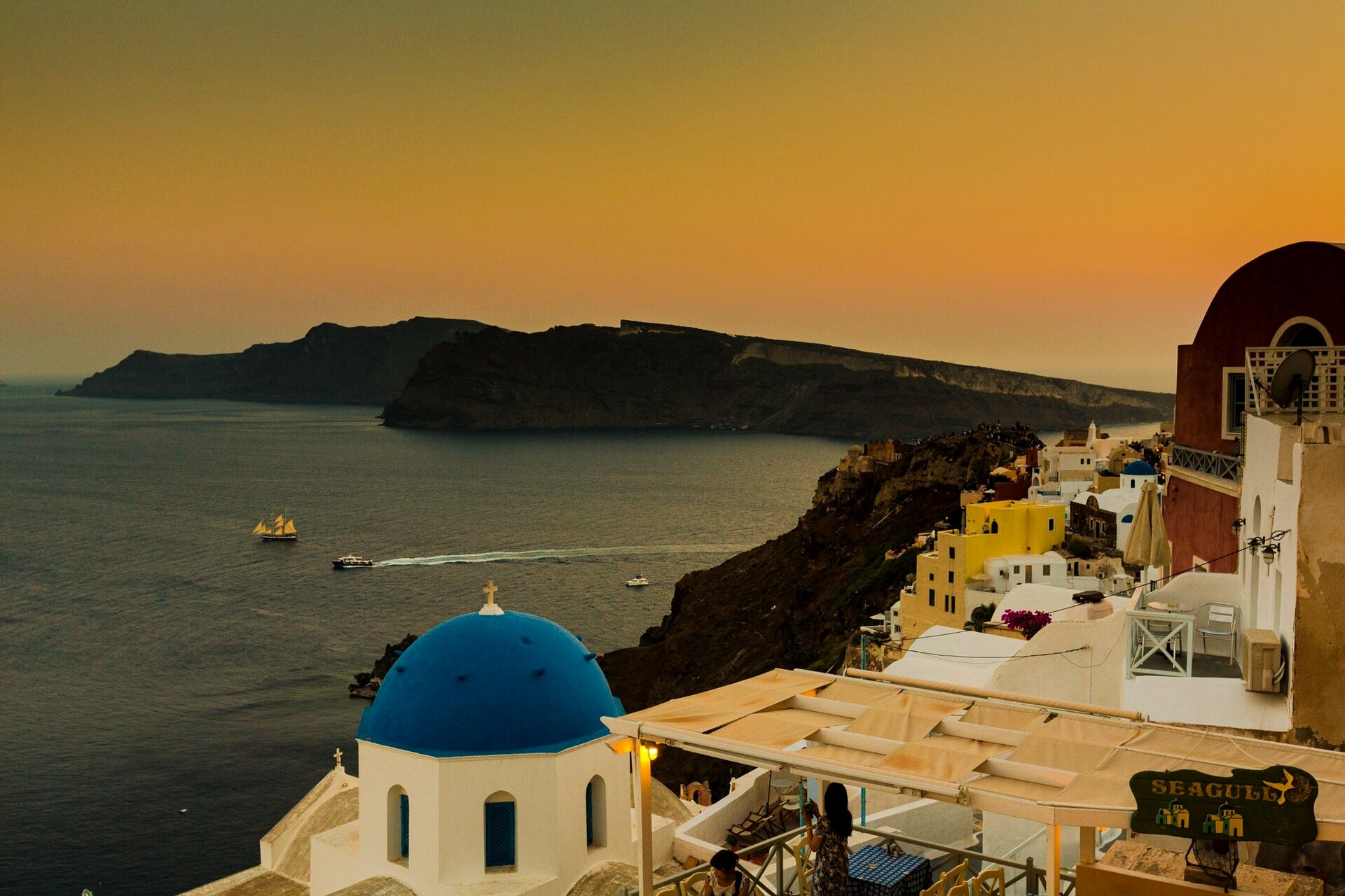 Het dorp Oia aan de rand van de caldera - Santorini, Cycladen - Griekenland © Andreas Pantziarides / Wikimedia (CC BY 3.0)